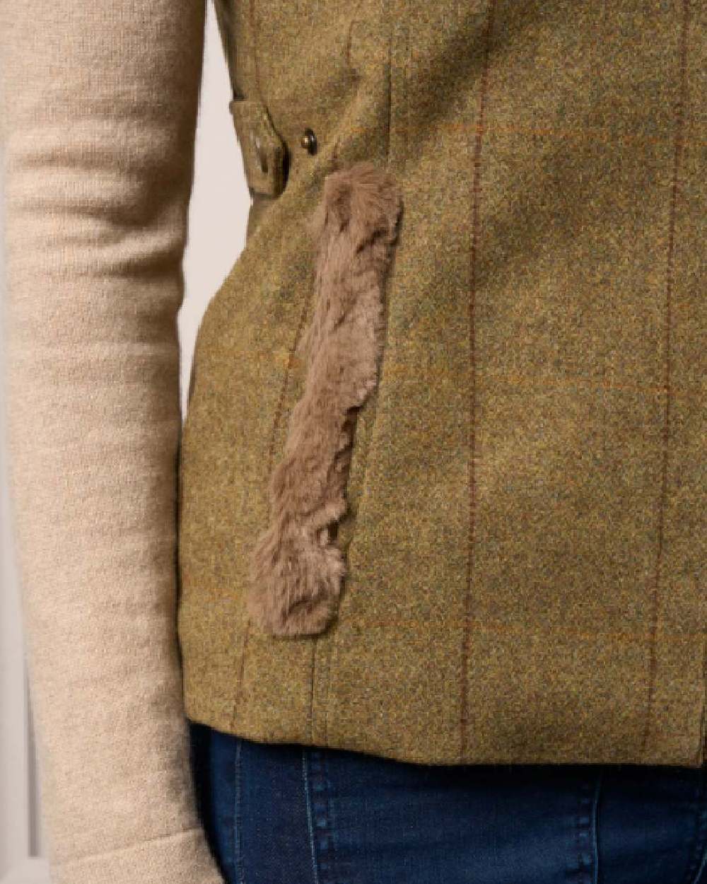 Alan Paine Combrook Tweed Ladies Gilet - Image 6