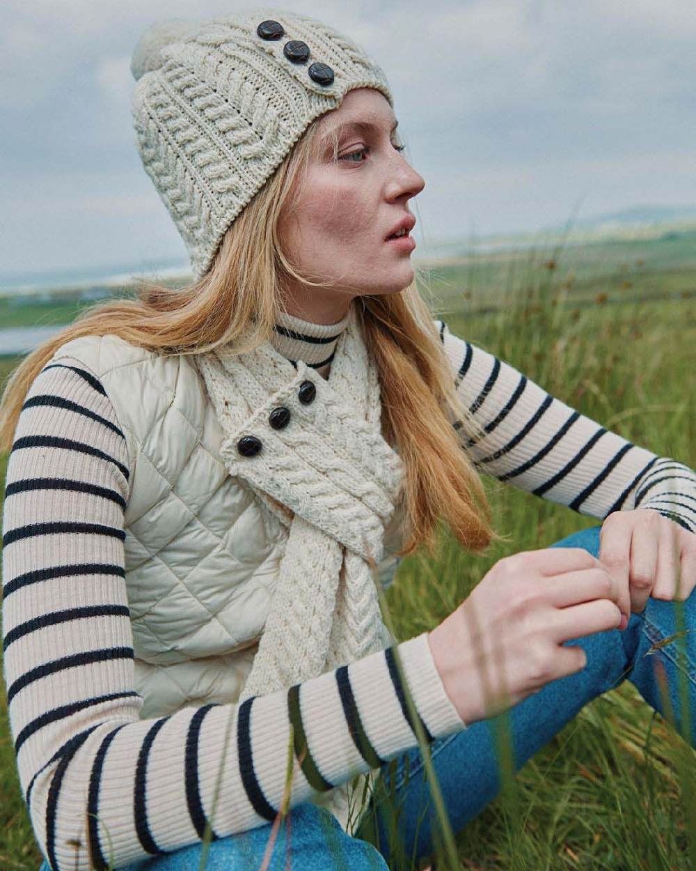 Aran Womens Ballina Buttoned Loop Scarf - Image 15
