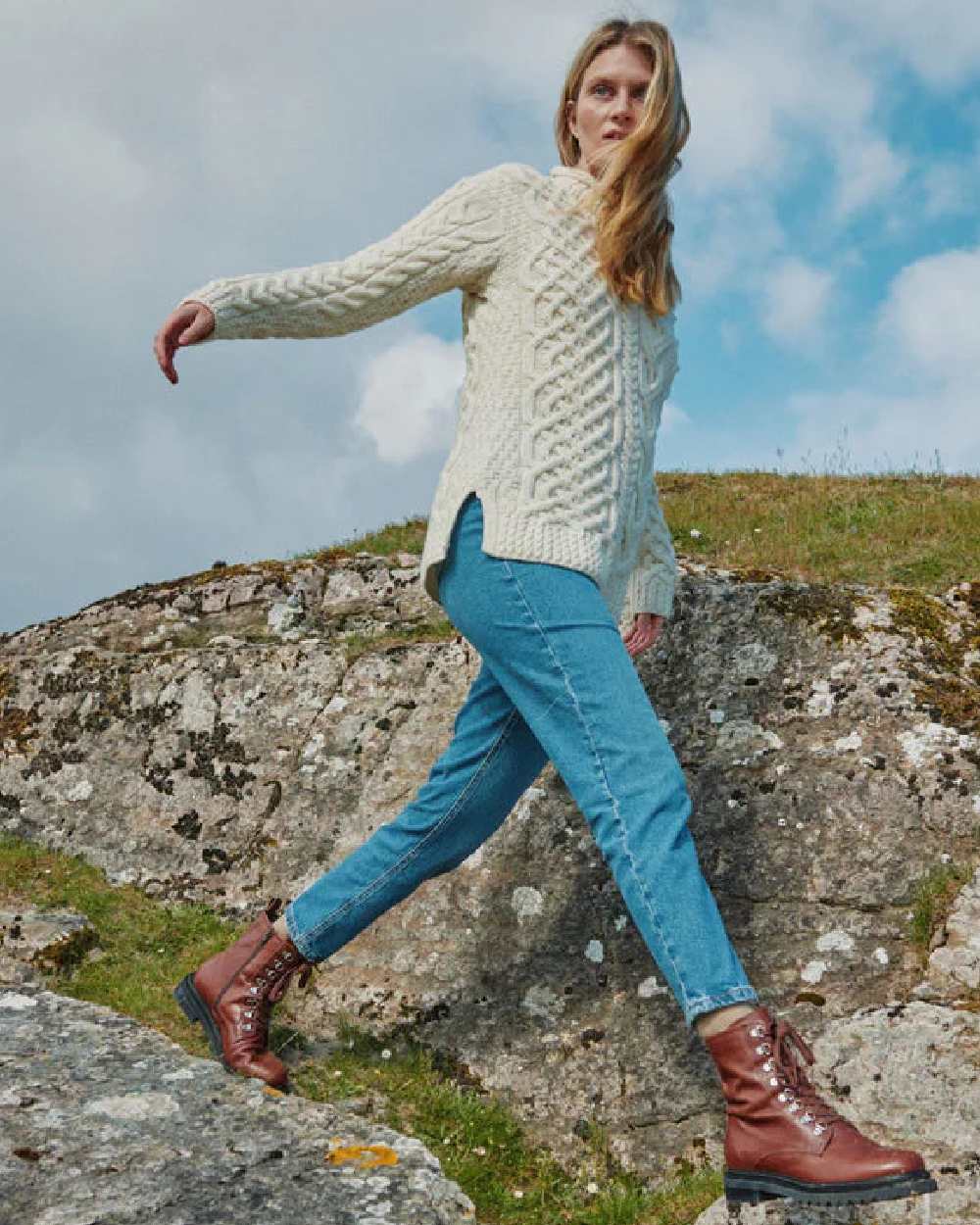 Aran Womens Calla Aysmmetrical Pattern Sweater - Image 7