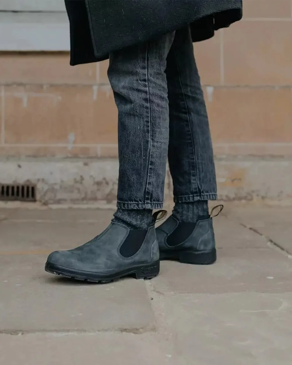 Blundstone 2035 Rustic Black Chelsea Boots - Image 2