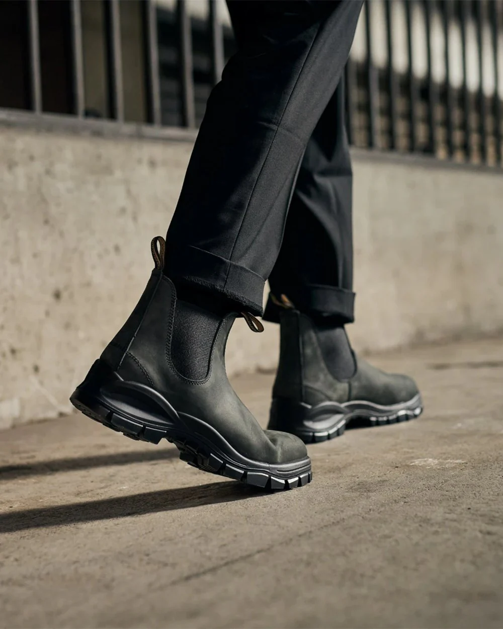 Blundstone 2238 Leather Chelsea Boots - Image 2