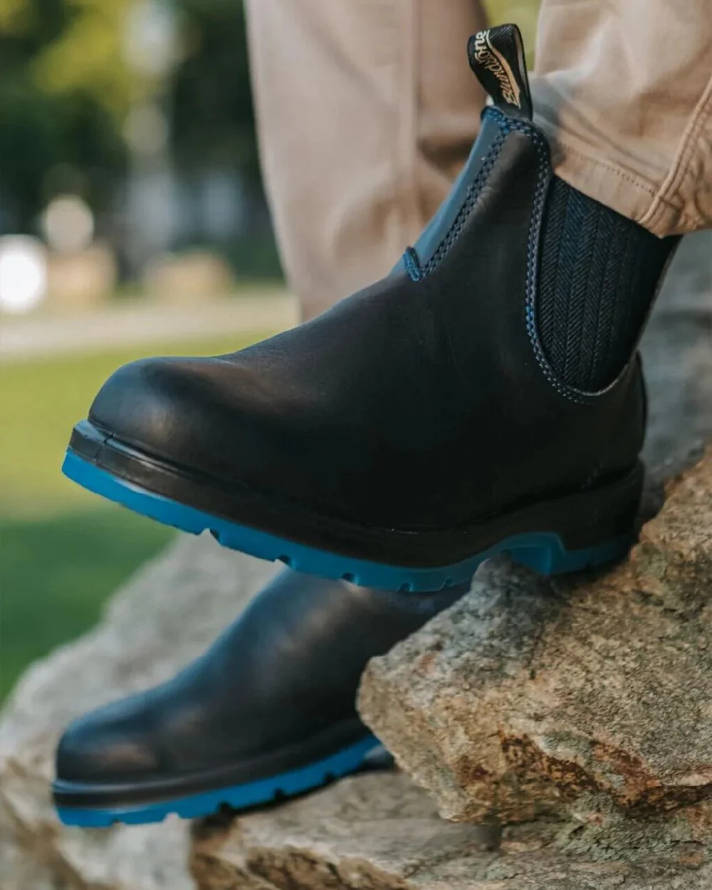 Blundstone 2343 Black Blue Chelsea Boots - Image 2