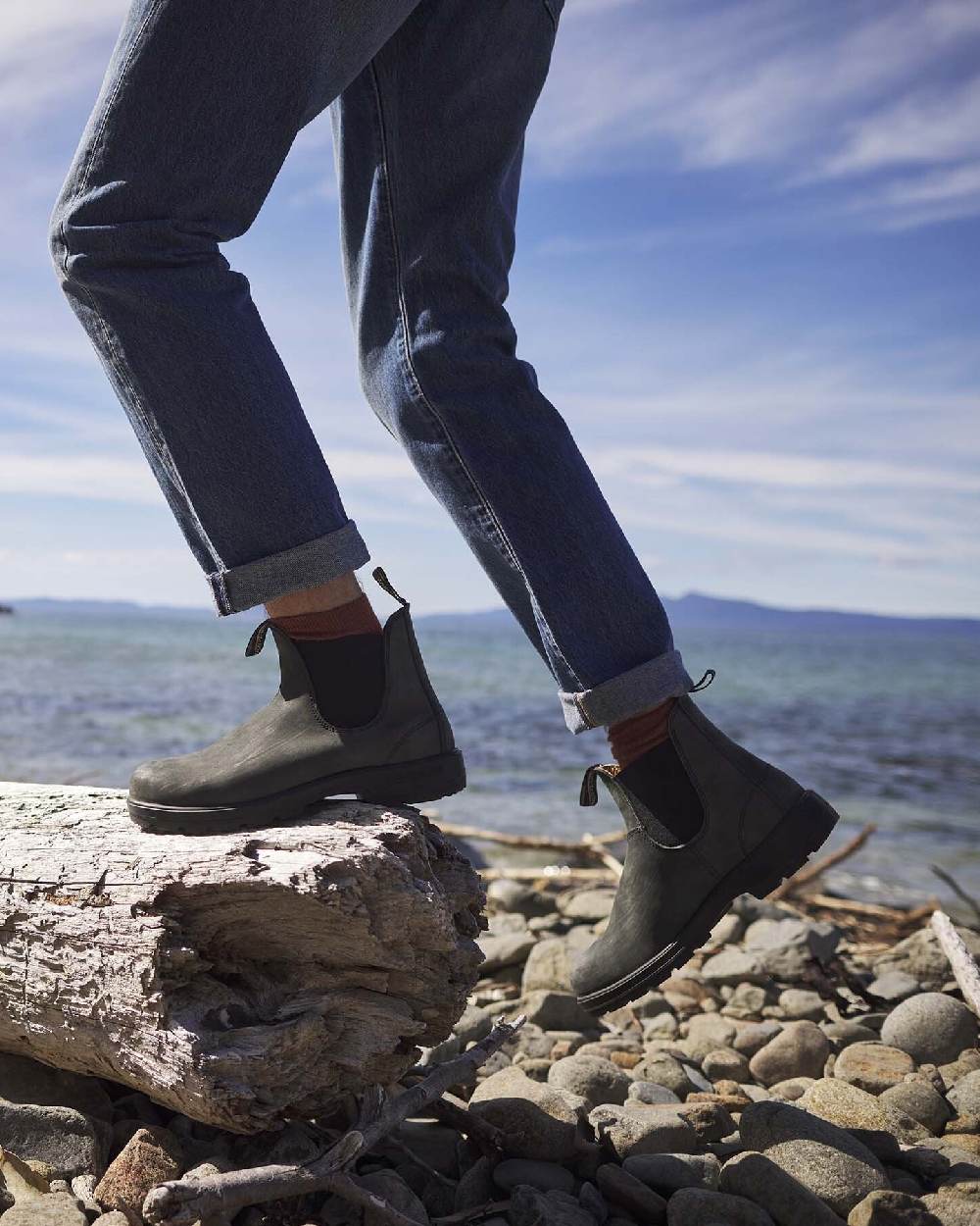 Blundstone 587 Rustic Black Leather Chelsea Boots - Image 3