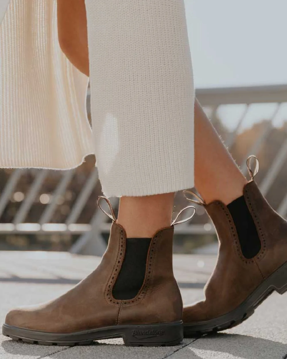 Blundstone Womens 2151 Antique Brown Leather Chelsea Boots - Image 2
