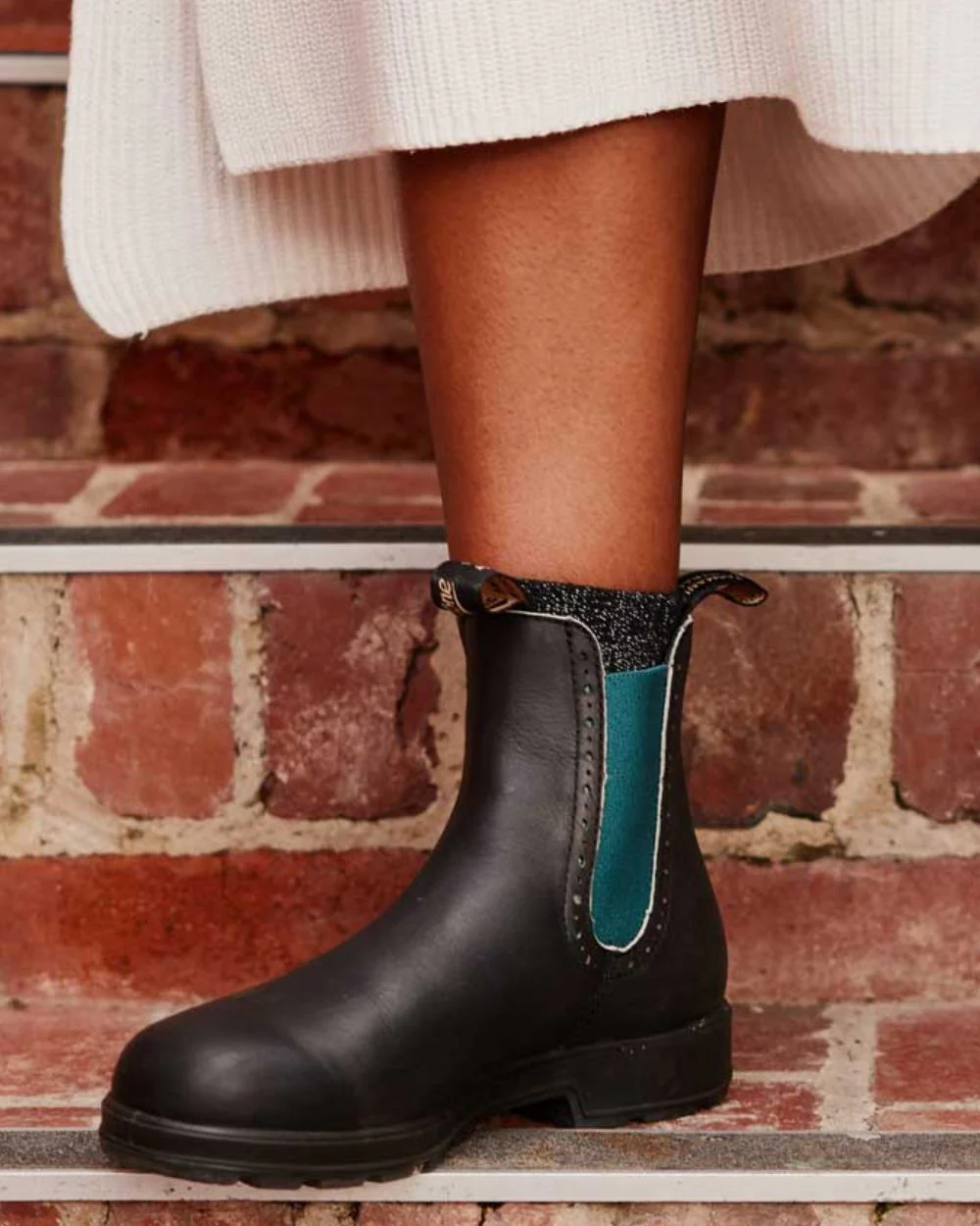 Blundstone Womens 2320 Black Leather Chelsea Boots - Image 4