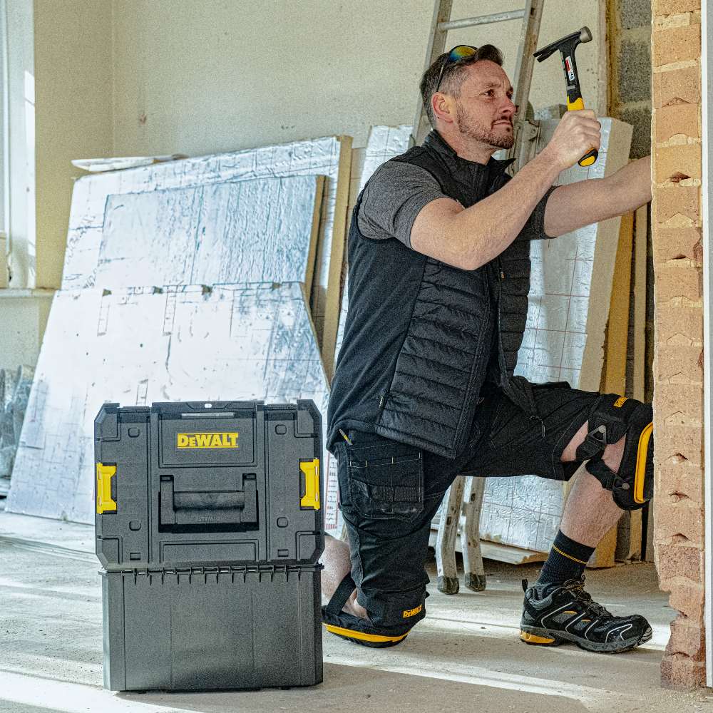 DeWalt Force Soft Padded Lightweight Gilet - Image 6