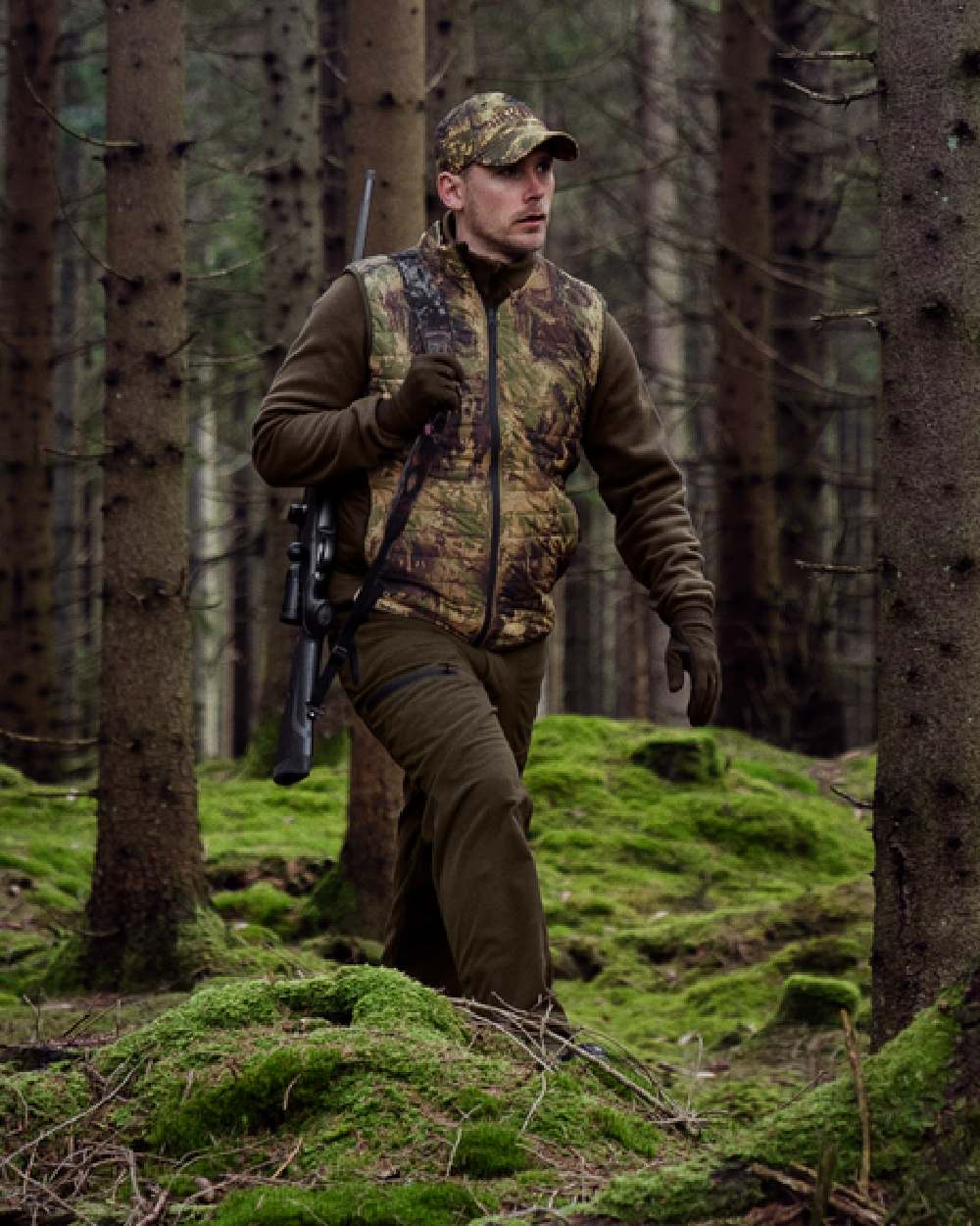 Harkila Deer Stalker Camo Reversible Packable Waistcoat - Image 2