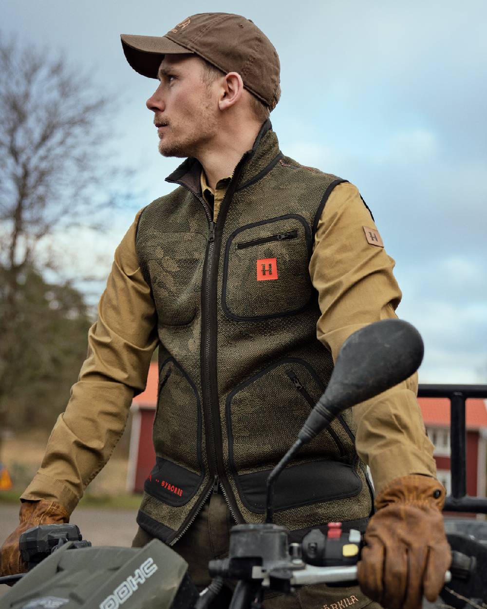 Harkila Kamko Pro Edition Reversible Waistcoat - Image 2
