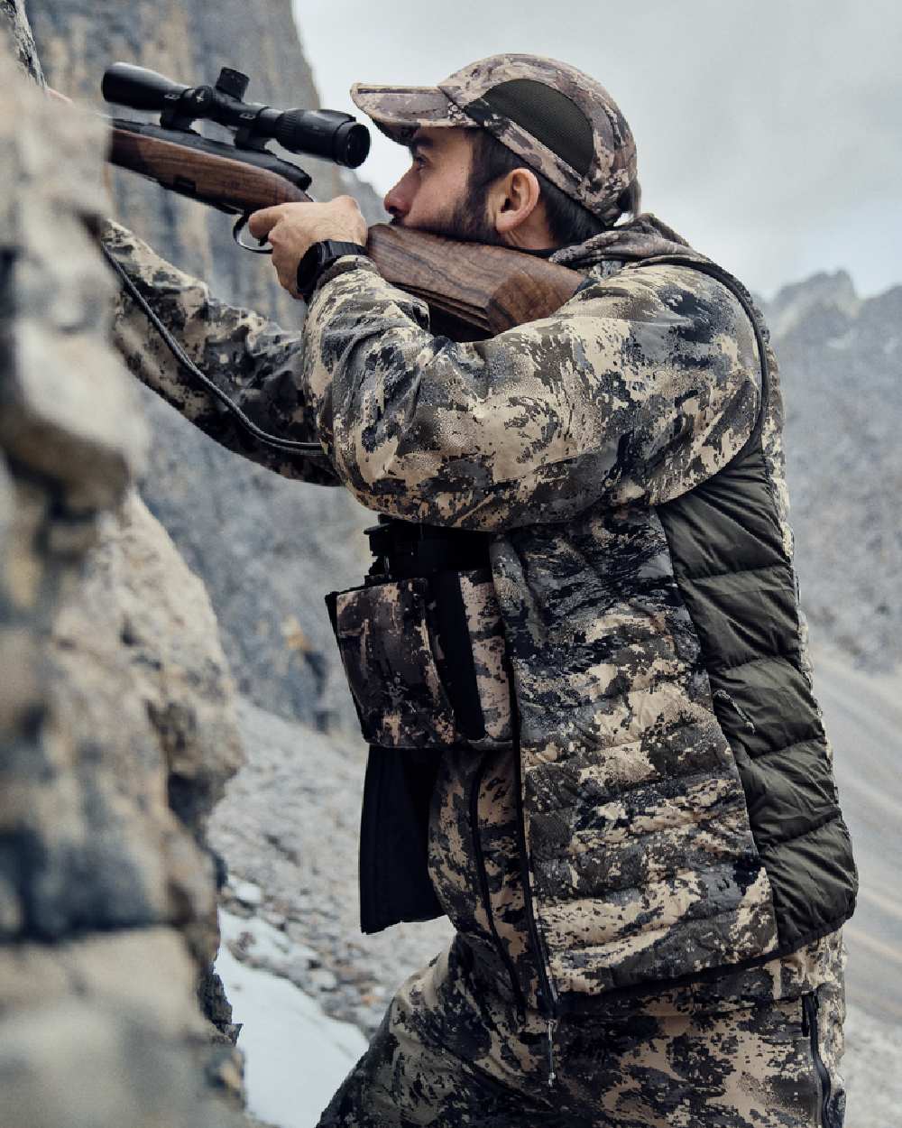 Harkila Mountain Hunter Expedition Reversible Down Waistcoat - Image 3