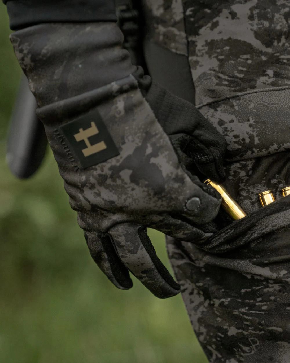 Harkila NOCTYX Camo Fleece Glove with Foldback Finger - Image 2