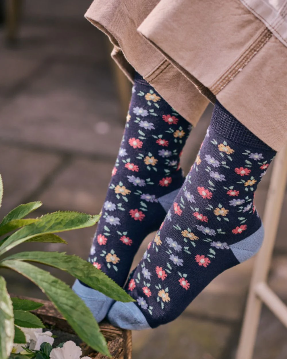 HJ Hall Womens Ditsy Floral Cotton Socks - Image 2