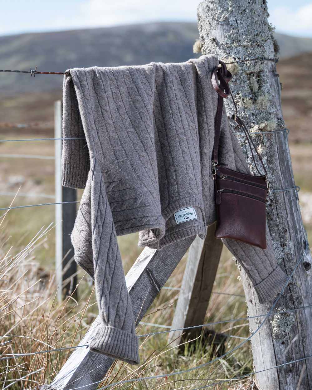 Hoggs of Fife Jedburgh II Cable Pullover - Image 4