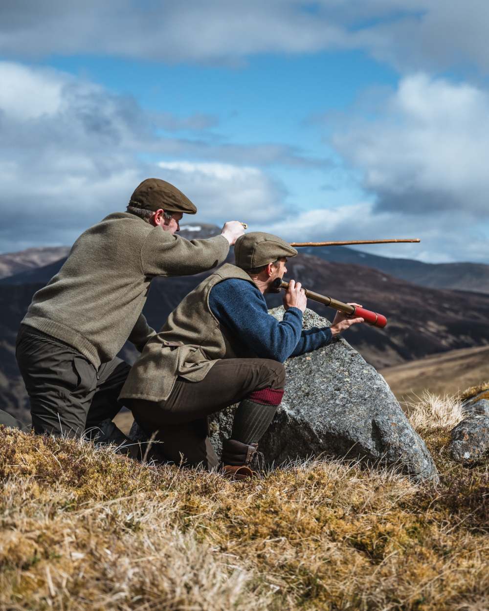 Hoggs of Fife Kinloch Technical Tweed Field Waistcoat - Image 4