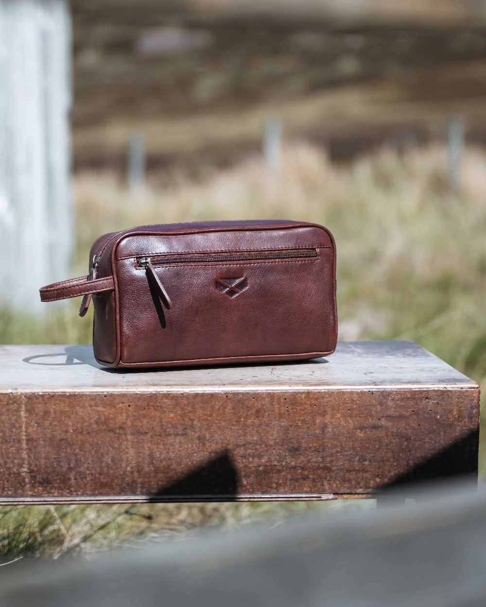 Hoggs of Fife Monarch Leather Wash Bag - Image 2