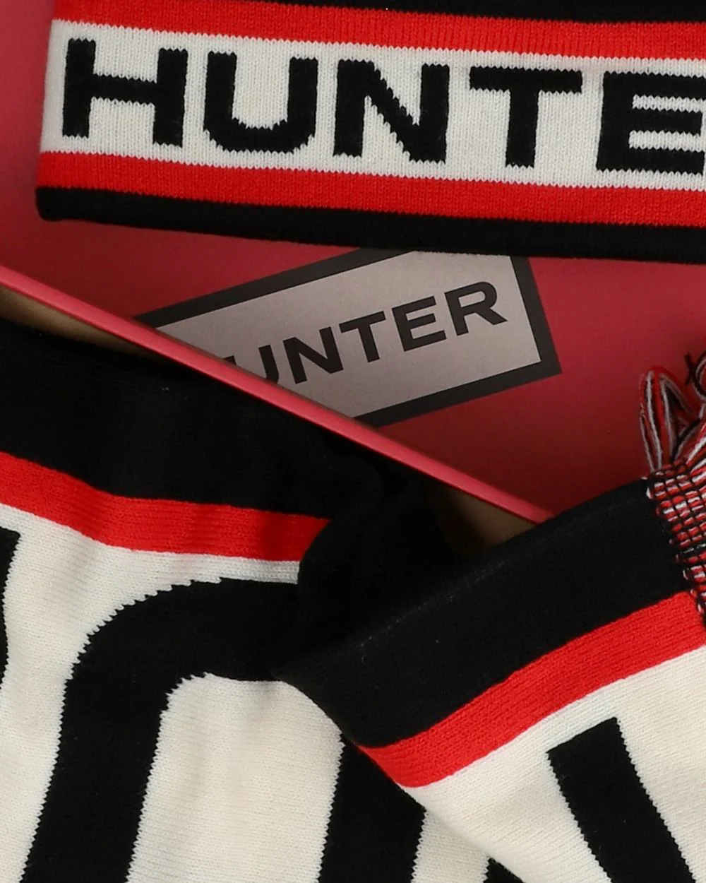 Hunter Dunbar Scarf And Beanie Box Set - Image 4