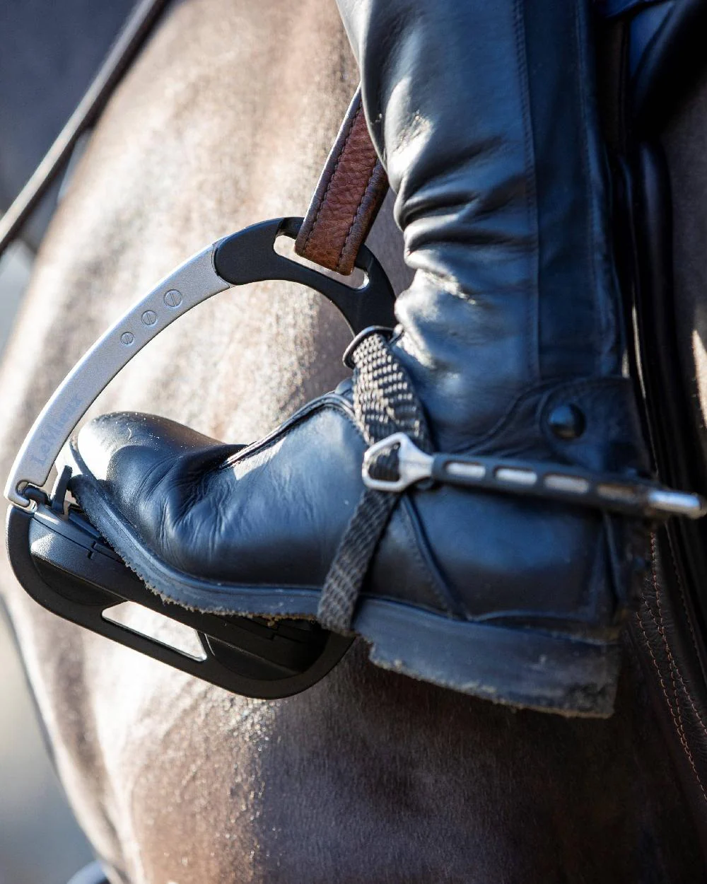 LeMieux Vector Balance Stirrup - Image 15