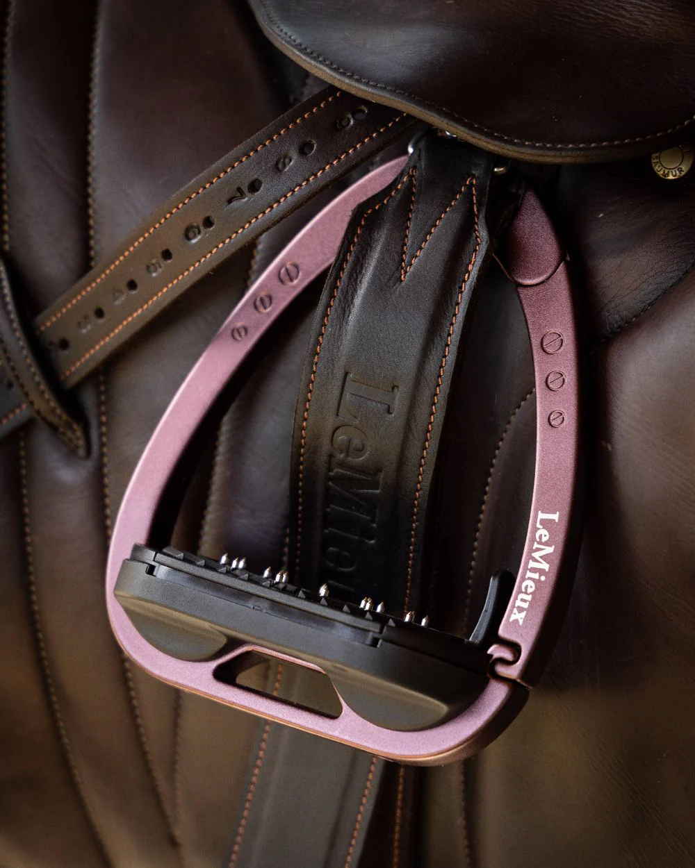 LeMieux Vector Balance Stirrup - Image 16