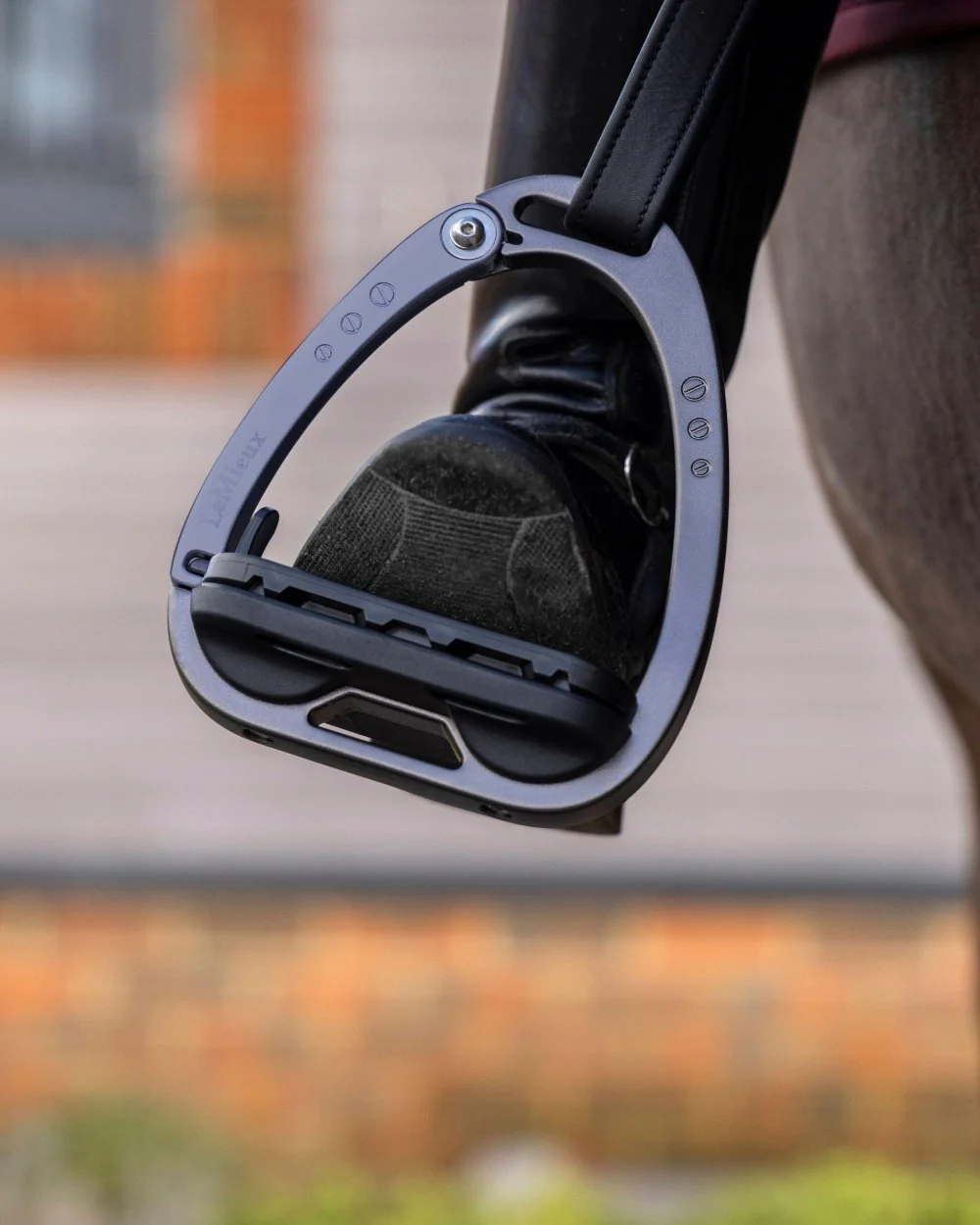 LeMieux Vector Balance Stirrup - Image 24