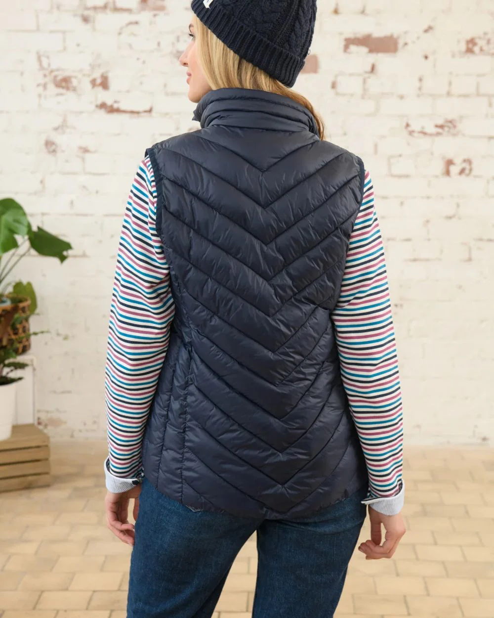 Lighthouse Laurel Ladies Gilet - Image 13