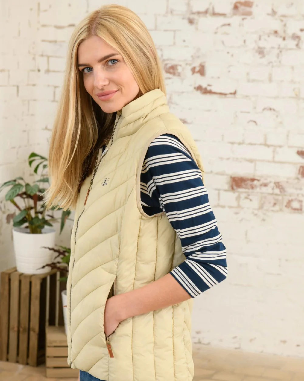 Lighthouse Laurel Ladies Gilet - Image 17