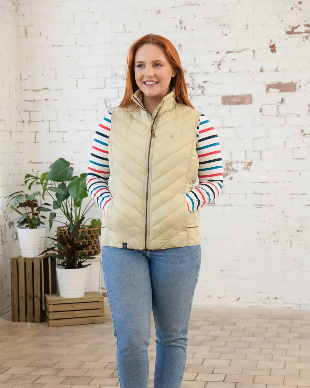 Lighthouse Laurel Ladies Gilet - Image 18