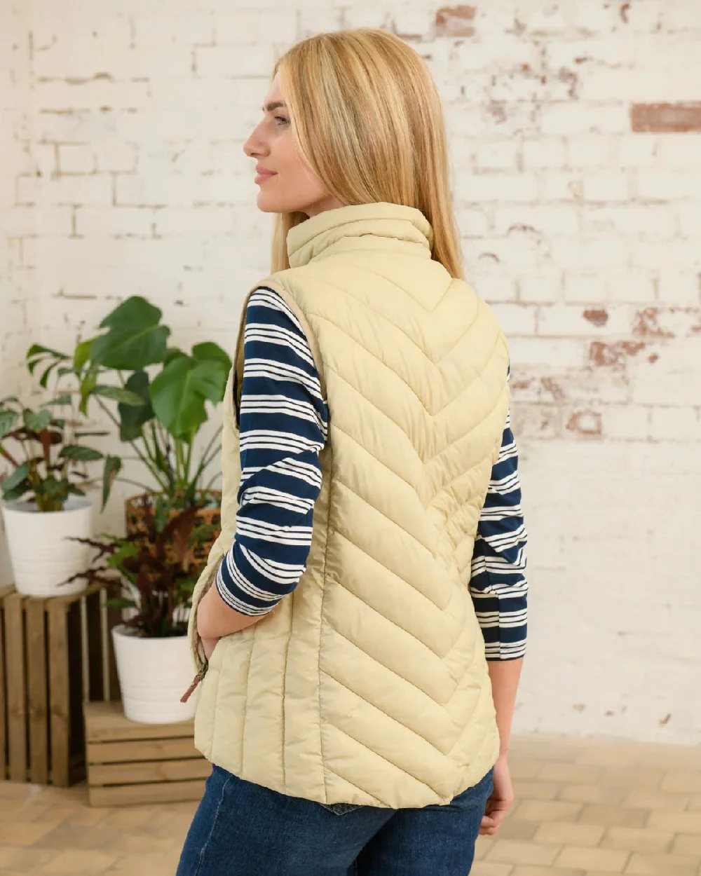 Lighthouse Laurel Ladies Gilet - Image 19