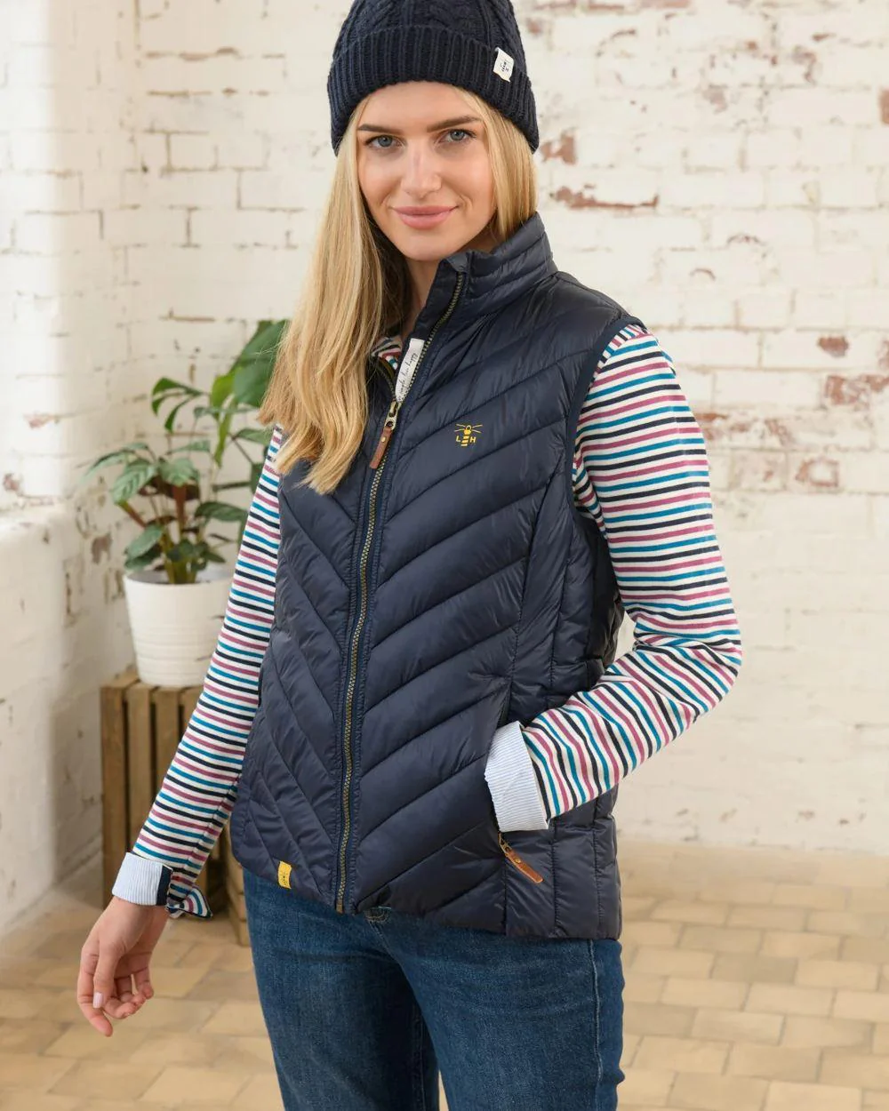 Lighthouse Laurel Ladies Gilet - Image 9