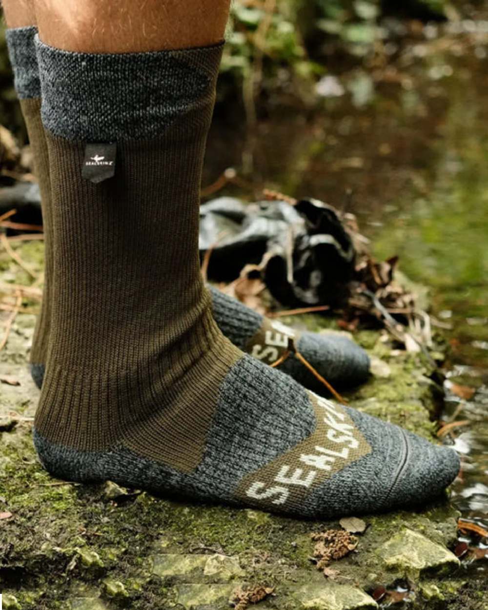 Sealskinz Raynham Waterproof Mid Length Socks - Image 2