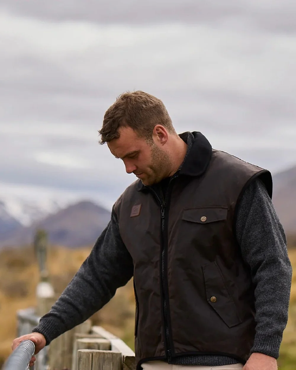 Swanndri Mens Foxton Oilskin Vest with Wool Lining - Image 4